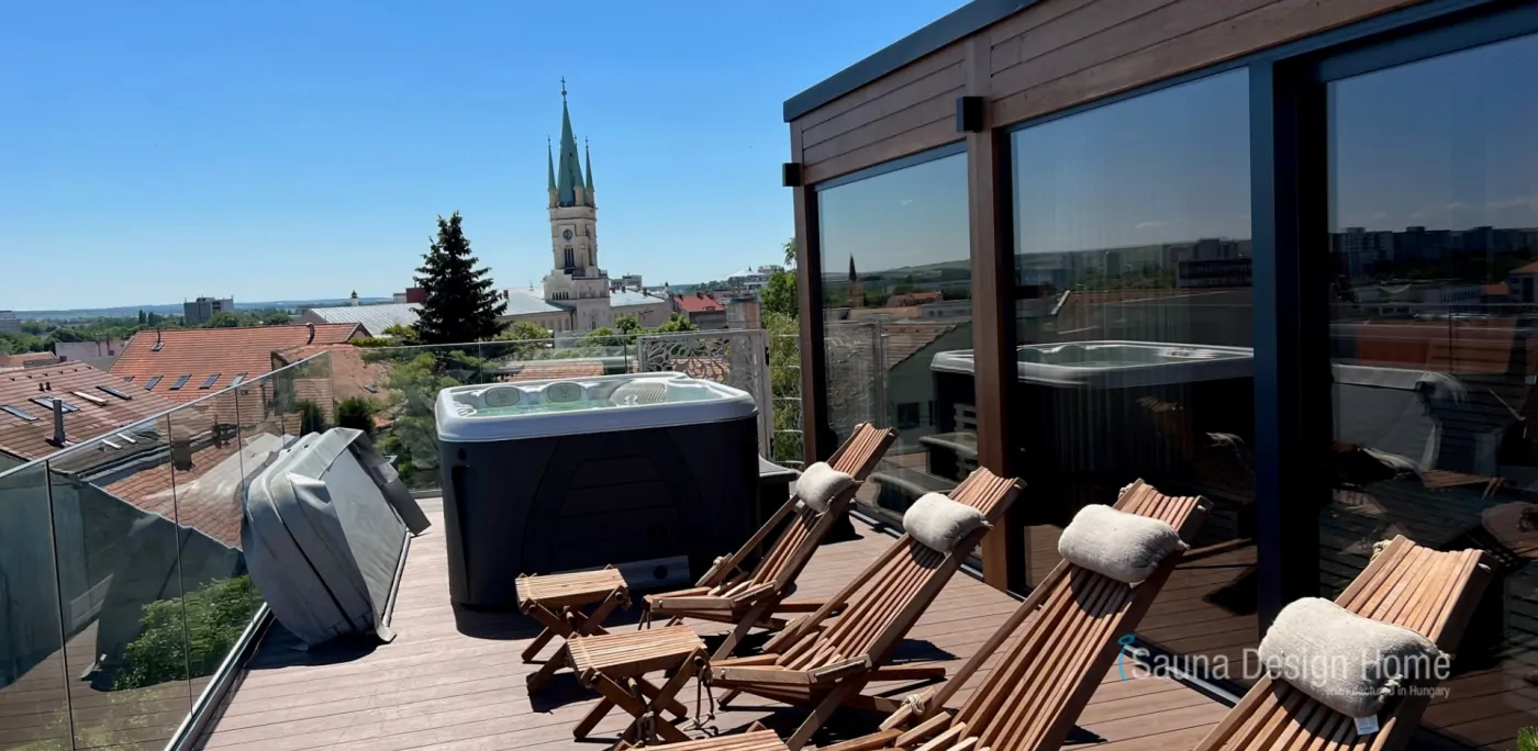 Prémiová panorama terasa so saunovým domom